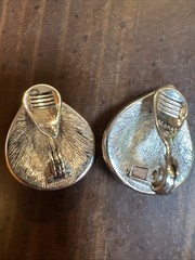 Vtg MONET Gold tone Rhinestone Teardrop Diamond Clip-on Earrings
