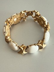 Vintage Sarah Coventry White Lucite and Rhinestones Gold Tone 7 inches Bracelet