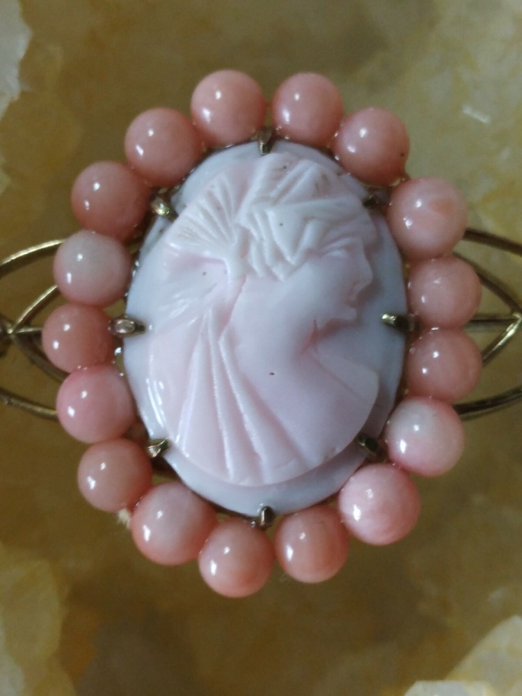 ART DECO 10K GOLD ANGEL SKIN CORAL HAND CAMEO PIN BROOCH BEAUTY