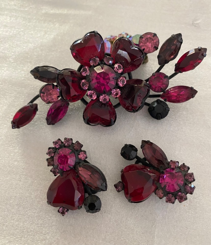 Vintage Juliana (DeLizza & Elster) Red & Fuchsia Heart Shaped Stones Demi Parure