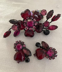Vintage Juliana (DeLizza & Elster) Red & Fuchsia Heart Shaped Stones Demi Parure
