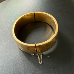 Vintage Brass Hinged Bangle Bracelet Safety Chain 2.5″ Diameter