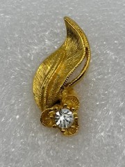 Vintage Unsigned Demi Parure Brushed Gold-Tone Leaves Rhinestone Brooch Clip Ear
