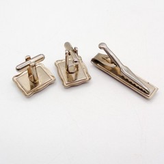 Vintage Silver Tone Red Lucite Horse Head Cufflinks Tie Bar Clip Set Equestrian