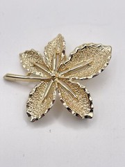 Vintage 1968 Signed Sarah Coventry “Ivy” Gold Tone Brooch Clip Earrings Set