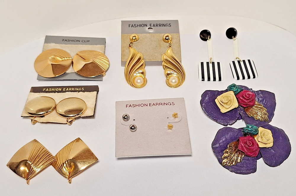 Lot of 7 of Pairs Vintage Unbranded New Old Stock Fashion Earrings
