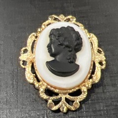 Vintage Cameo Brooch 2.25 In