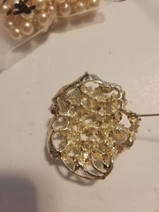 VINTAGE BROOCH YELLOW BEAD AB RHINESTONES GOLDTONE PIN 2″ ENAMEL RUFFLE JEWELRY