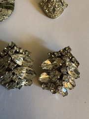 NICE LOT OF VINTAGE JEWELRY-BROOCHES, GEMSTONE, NECKLACE, PENDANT &