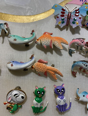 Vintage Hand painted Scatter Pins -cats-retro birds- snoopy-kissing fish