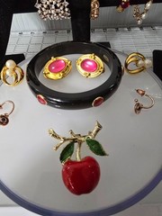 Nice Unique Mixed metal materials colors jewelry lot (18 items) some signed