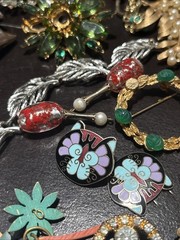 Vintage Jewelry Scrap Lot Repair Craft Harvest Rhinestone Beads Brooches 50+