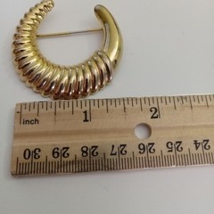 Vintage Goldtone Brooch pin Statement Costume Jewlery FLAWED-tarnished