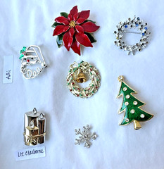 Vtg-now 7PCS Brooch pin LOT Christmas Tree Santa wreath enamel some signed AAi