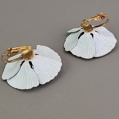Vintage Enamel Flower Set Brooch Clip On Earrings Navy Blue White Anemone