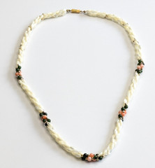 VTG Mother of Pearl Twisted Nephrite Coral Beaded Barrel Clasp 23″ Necklace