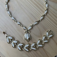 VTG Sarah Coventry Necklace 18 Inch Bracelet 6.5 Inch Match Set Tulip White Gold