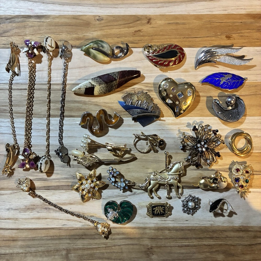 28 Pcs Brooch Pin Sweater Clip Jewelry Vintage Modern Lot
