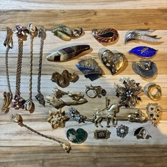 28 Pcs Brooch Pin Sweater Clip Jewelry Vintage Modern Lot