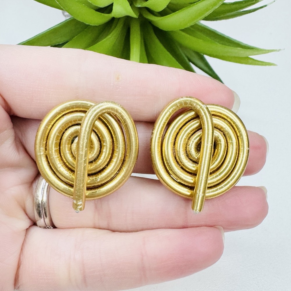 Vintage Jeff Lieb Industrial Brutalist Metal Spiral Gold Tone Clip On Earrings