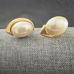 Napier Vintage Faux Pearl Gold Tone Screw Back Clip On Earrings 1″ Old Money 80s