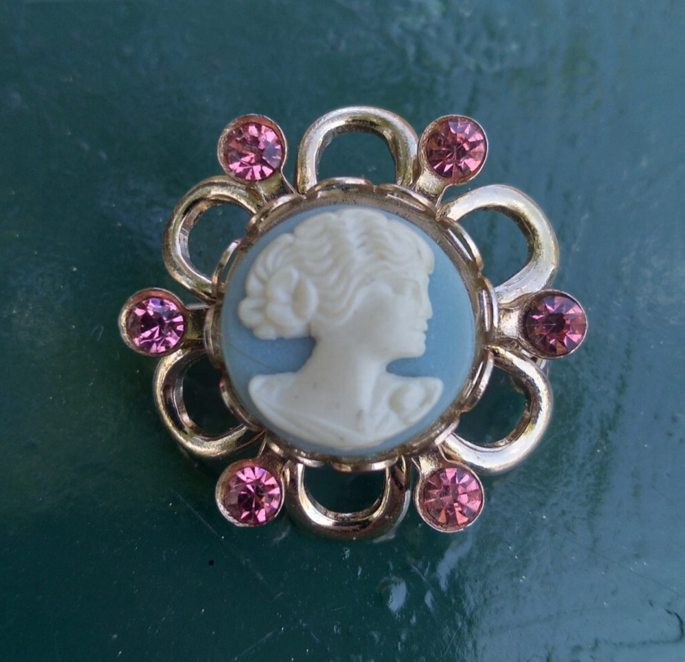 Vintage Victorian Style Cameo Brooch 1in Pink Rhinestone Gold Tone