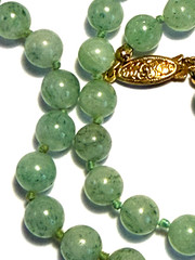 Vintage Chinese Lovely 7mm PREHNITE GEMSTONE Hand Knotted 25″ beaded NECKLACE