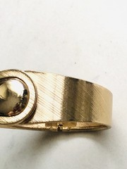 VTG SARAH COVENTRY HINGED SHINY/TEXTURED GOLDTONE CLAMPER BYPASS BANGLE BRACELET