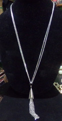 VINTAGE SIGNED MONET SILVERTONE TASSEL PENDANT NECKLACE 26 INCH CHAIN