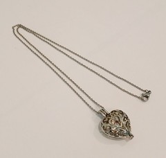 BEAUTIFUL VINTAGE filigree heart cage pendant necklace 8.1g~21″ EXCELLENT Condit