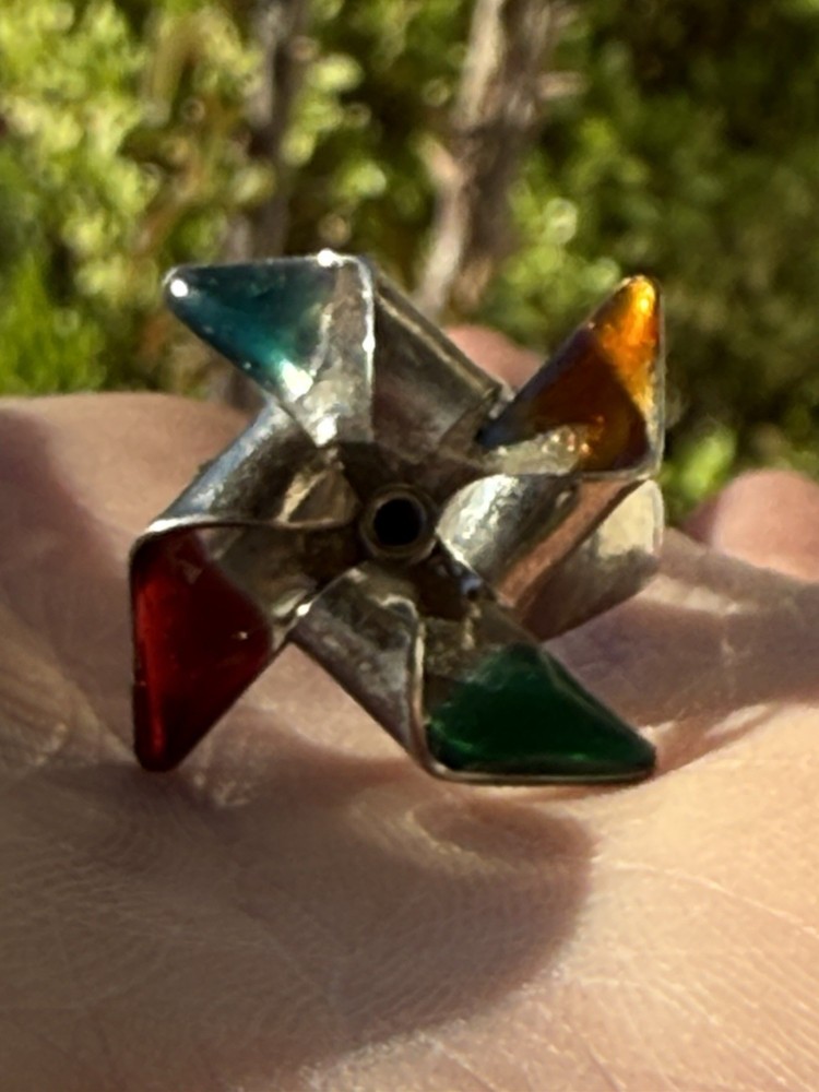 Vintage 80-90’s Colorful Enamel Pinwheel Ring Unusual Fidget Spinner Adjustable!