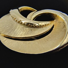 VTG Tona Gold Tone Brooch Pin Swirl Drip Multiple Textures Modernist Signed