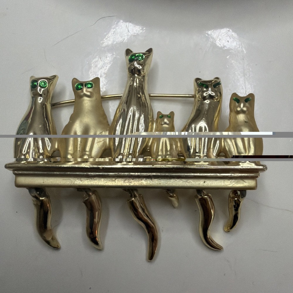 Vintage AJC Six Cats Sitting On A Shelf W/ Moving Tails Brooch in Gold Tone
