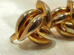 Vintage 1970’s Mellow Gold and Silver Tone Very Pretty Screw Back Earrings 836s9