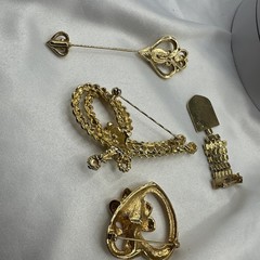 Three Mixed Vtg Gold Toned Brooches and One Pon.See pics.