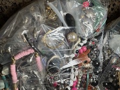 ~19 Lbs Lot ALL CRAFT Repair UNTESTED Junk Jewelry Pieces Parts Beads Earrings
