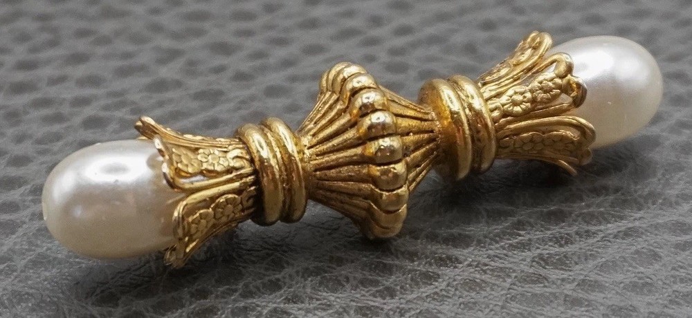 Vintage 80s 90s Brooch Gold Tone Faux Pearl Couture Runway Jewelry
