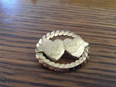 Vintage Antique Gold-tone MOTHER WASHINGTON DC Brooch Pin Double Hearts Arrow