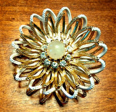 Vintage Women’s Mid Century 2.5″ Brooch Jewelry Rose Quartz & Rhinestones Pin