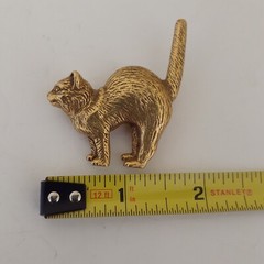 Vintage Signed MMA Metropolitan Museum Art Gold Tone Suprised Cat Brooch Pin