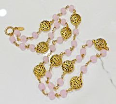 VINTAGE 1980 CHANEL ROSE PINK GRIPOIX POURED GLASS GOLD MEDALLION 35″ NECKLACE