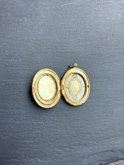 Vintage Cameo Locket Pendant Oval Gold Tone Ivory
