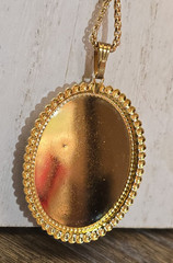 Vintage Large 2 inch Red Jasper Pendant Necklace Gold Tone w 24 inch Chain