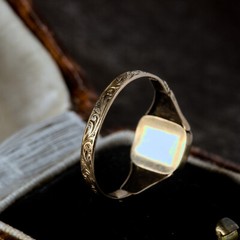 LOVELY SMALL ANTIQUE VICTORIAN ENGLISH 9K GOLD ORNATE LOCKET RING c1870