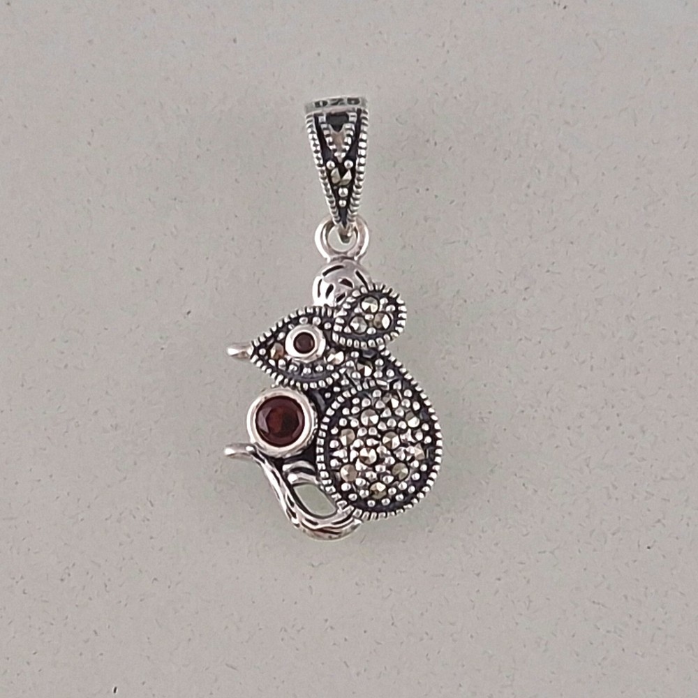 9923232-D Garnet Markasite Pendant Mouse 1.4X2.5Cm 925 Silver