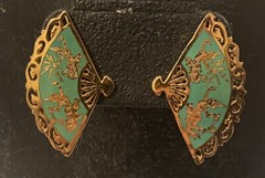Vtg AMFARCO SIAM Thailand Goddess Gold Tone Green Enamel Fan Screw Back Earrings