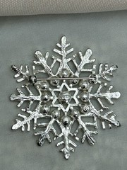 Vintage Avon Snowflake Silver Tone Pin Brooch Aurora Borealis Crystals Winter 2″