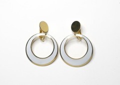 Vintage Gold Tone & White Hammered Round Dangle Hoop Clip-on Lobe Earrings