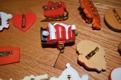Lot of 20 Hallmark Pins Brooch Christmas Holiday Santa Thanksgiving Turkey Pin