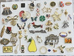 Estate Find Lot Of Assorted Pins/Brooches.
